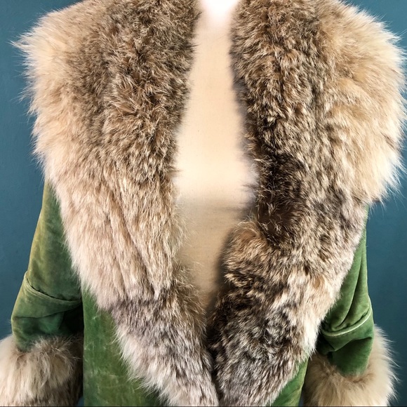 Vintage Green Velvet Coat Raccoon Collar - Picture 4 of 7